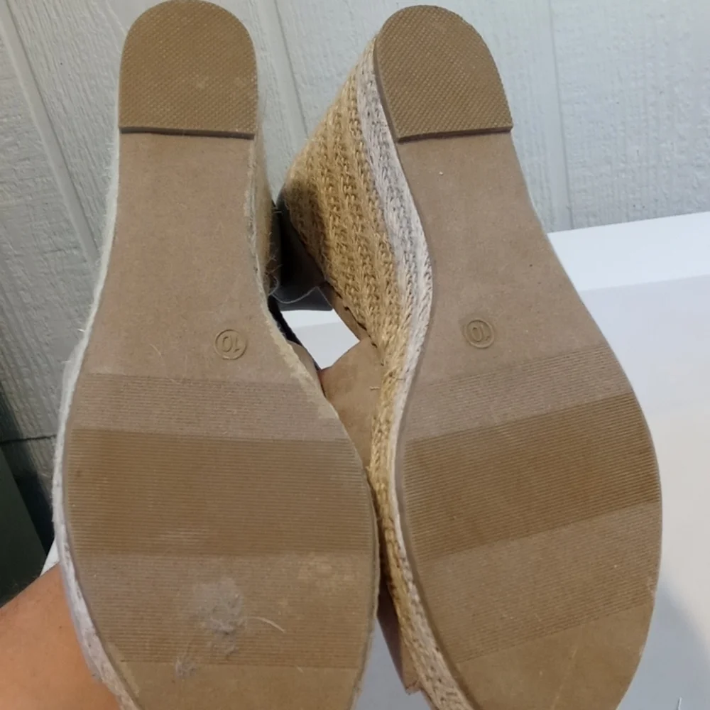 Big Buddha wedges size 10 faux suede NWOT